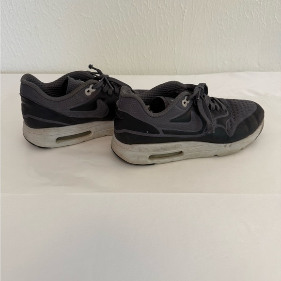 Nike Air Max 1 Ultra Essential in Black and Anthracite - Picture 6 of 11